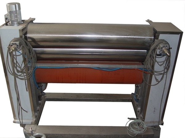 Three-roller gluing machine